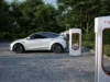 Apes, Mobil Listrik Tesla Terbakar ketika Dicas Pakai Listrik Curian