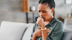 6 Tanda Batuk yang digunakan dimaksud Disebabkan Pneumonia juga Cara Mengobatinya