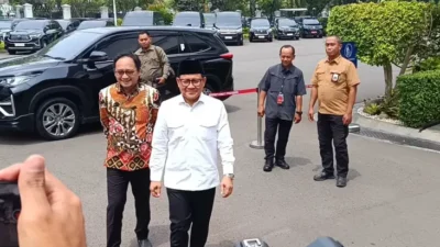 Prabowo Makan Siang Bareng Ketum Parpol pada Istana, Ridwan Kamil Bersama Jokowi pada area Solo